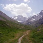 Le sentier qui mène vers le refuge de Villar d'Arène et le col d'Arsine