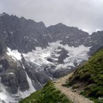 Vue sur Roche Faurio dans la montée à Adèle Planchard