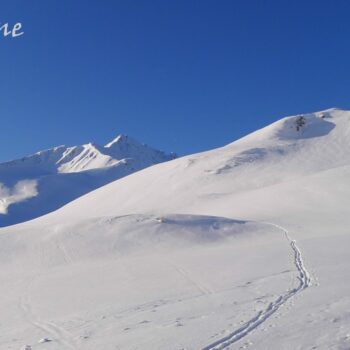 Montagnes enneigées sur la traversée du Beaufortain