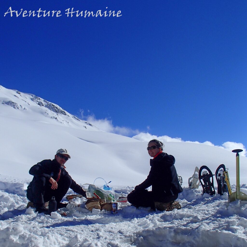 randonneurs autonomes avec leur matériel et nourriture sur la traversée hivernale de la Vanoise