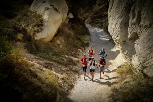 Groupe de traileurs en montagne