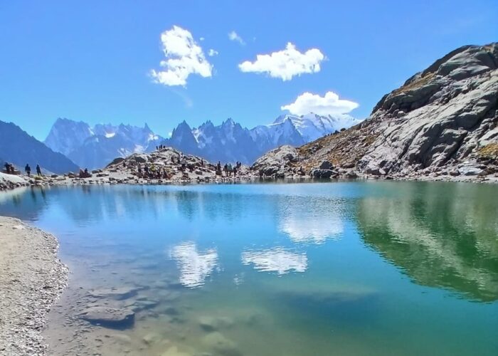 Randonnée au Lac blanc (massif des aiguilles rouges) avec les Aiguilles de Chamonix en arrière plan